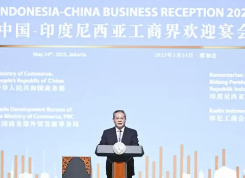 Perdana Menteri (PM) China Li Qiang saat berpidato di hadapan komunitas bisnis China dan Indonesia pada Sabtu (24/5). (Xinhua)