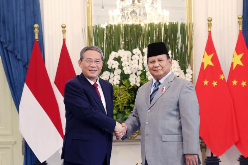 Perdana Menteri (PM) China Li Qiang saat melangsungkan pertemuan dengan Presiden Republik Indonesia (RI) Prabowo Subianto pada Minggu (25/5).